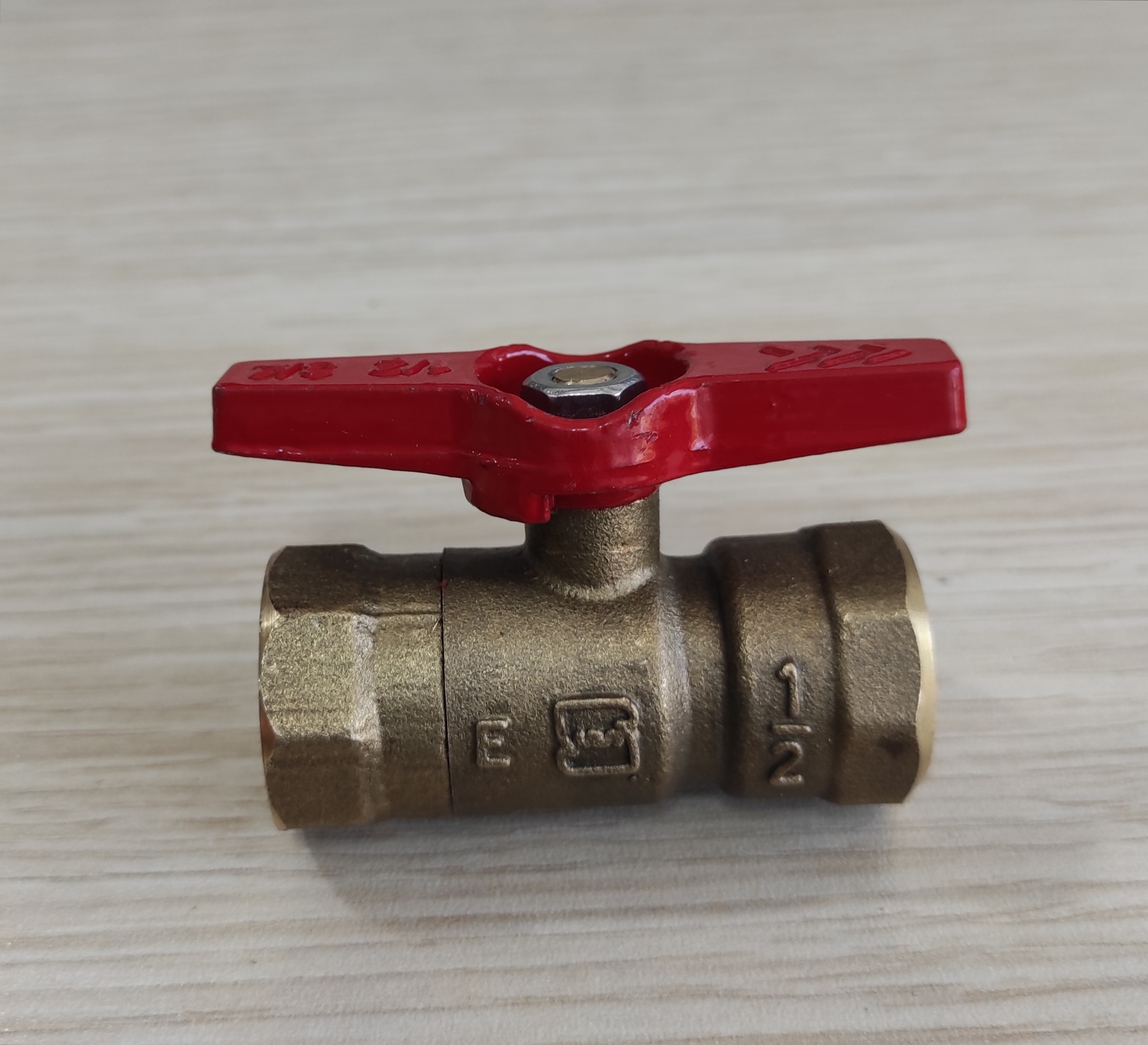 شیر گازی 1/2 اینچ ( مدل خروسکی )